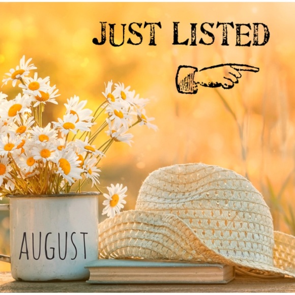 JUST LISTED! - Picture 5 of 9